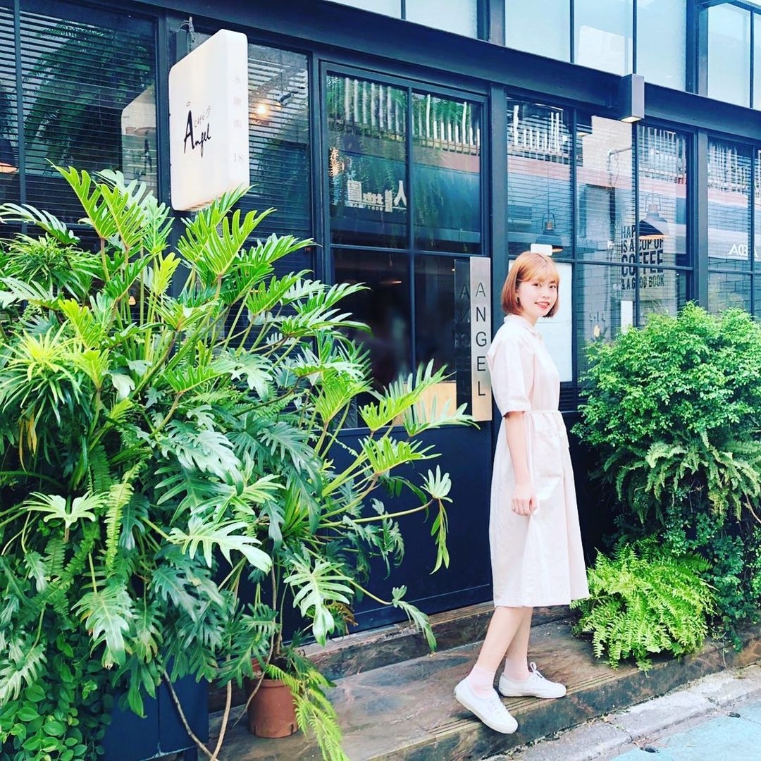 被綠色植栽包圍的「Angel café」走小清新路線。
