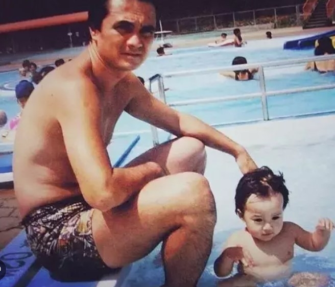 滿島光的父親是日法混血兒擁有深邃輪廓,是籃球顧問兼體育教練老師。