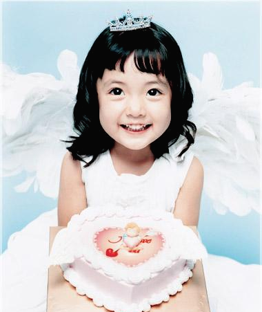 鄭多彬3歲時拍攝31冰淇淋廣告就此踏進演藝圈。