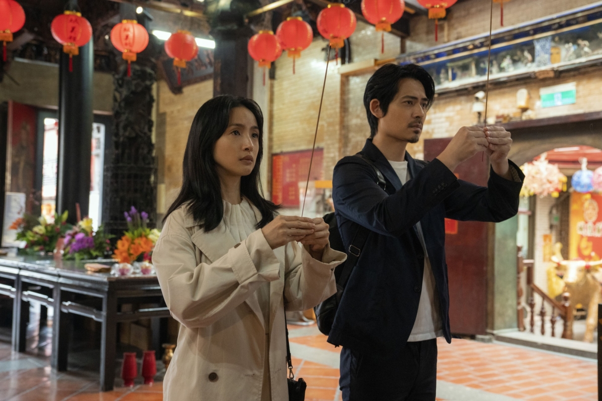 周渝民、林依晨在《車頂上的玄天上帝》飾演一對戀人。