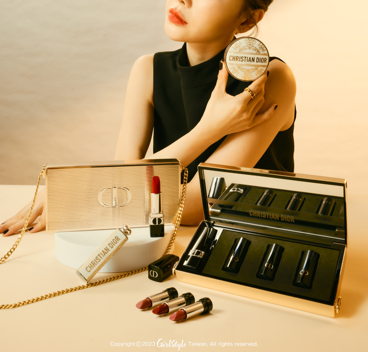 迪奧藍星唇膏金燦手拿包–杜樂麗花園限量版(NT$11,500)