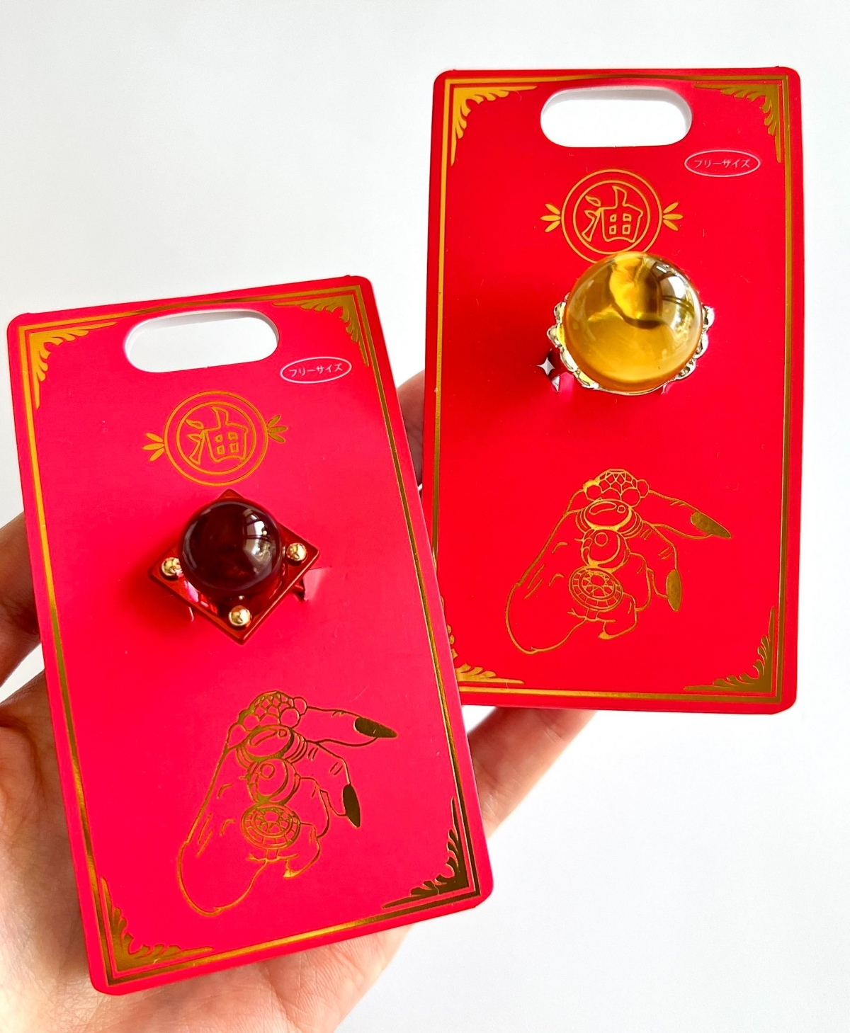 湯婆婆戒指超浮誇,如果你對這款湯婆婆戒指感興趣,可以到吉卜力公園實體店面購買。