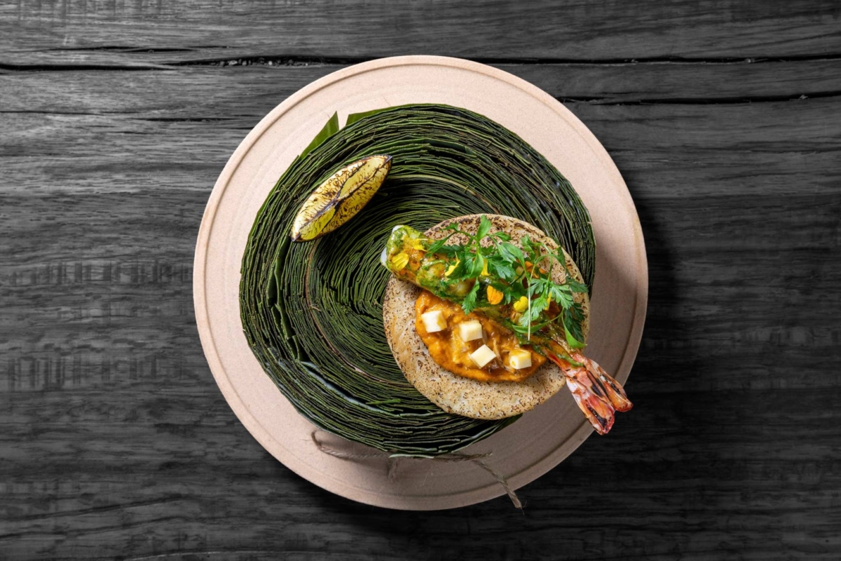 印度Dosa豆米薄餅包裹澎湖明蝦、香蕉咖哩、香蕉花,成就創新美味。