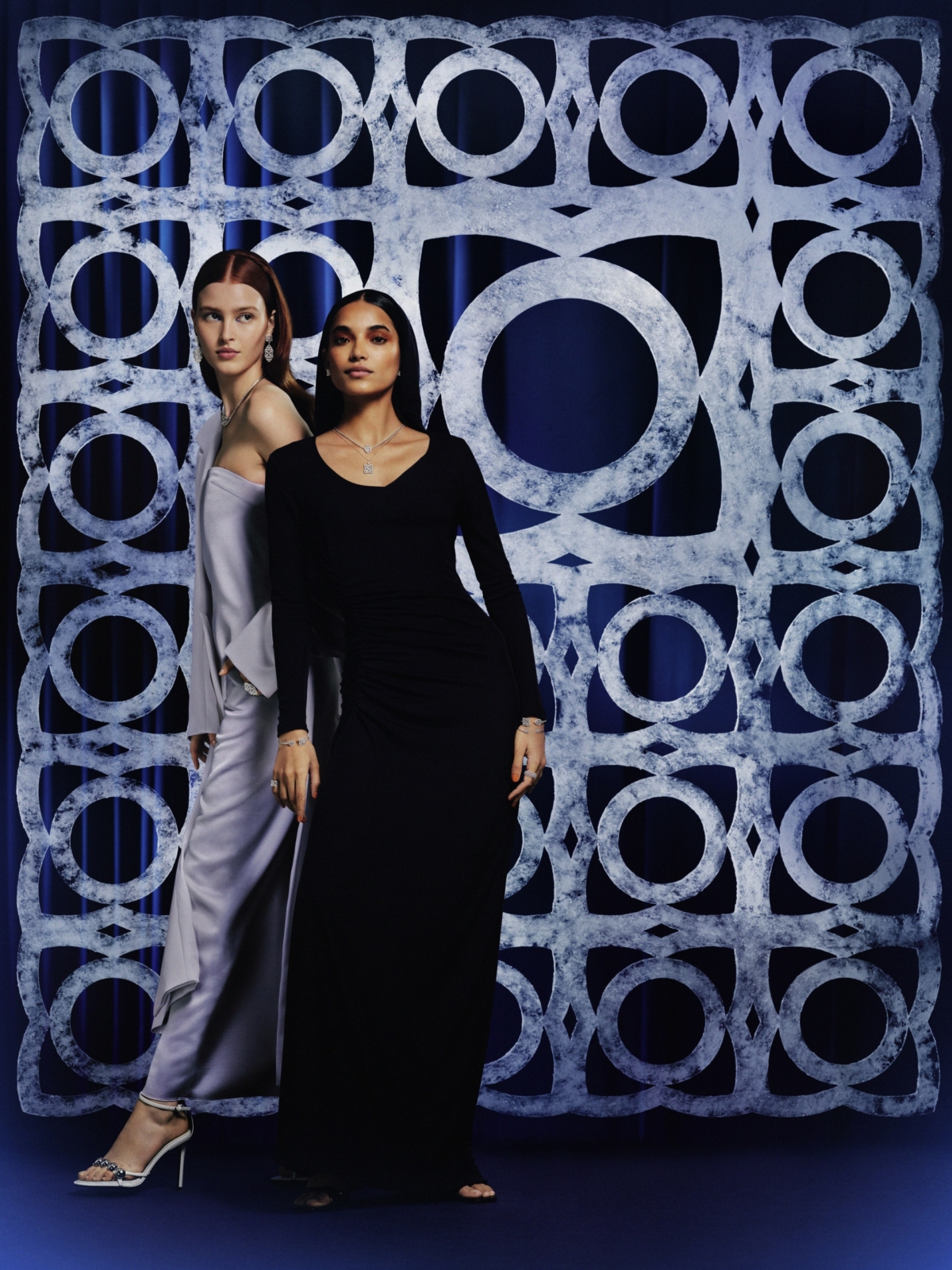 以天然鑽石珠寶所帶來的瑰麗、喜悅與驚喜,迎接充滿愛與溫馨的節日到來。