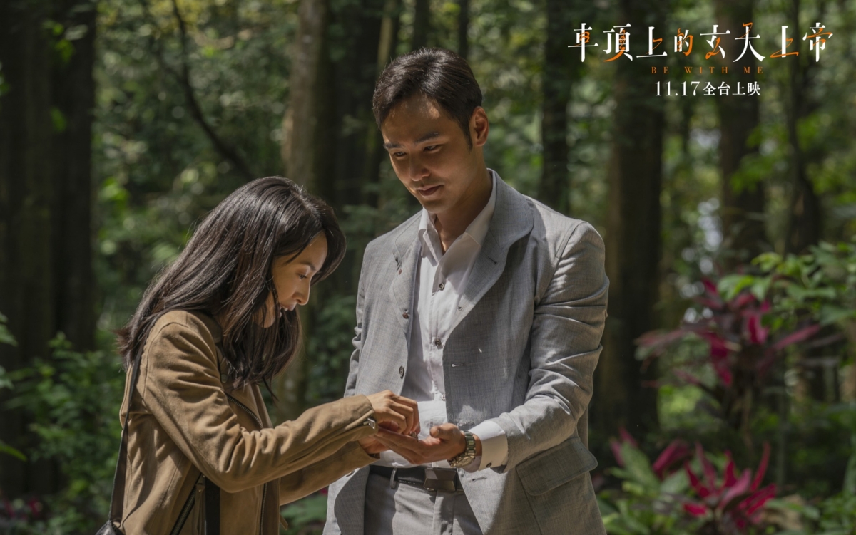 阮經天《車頂上的玄天上帝》飾演追求林依晨的富商