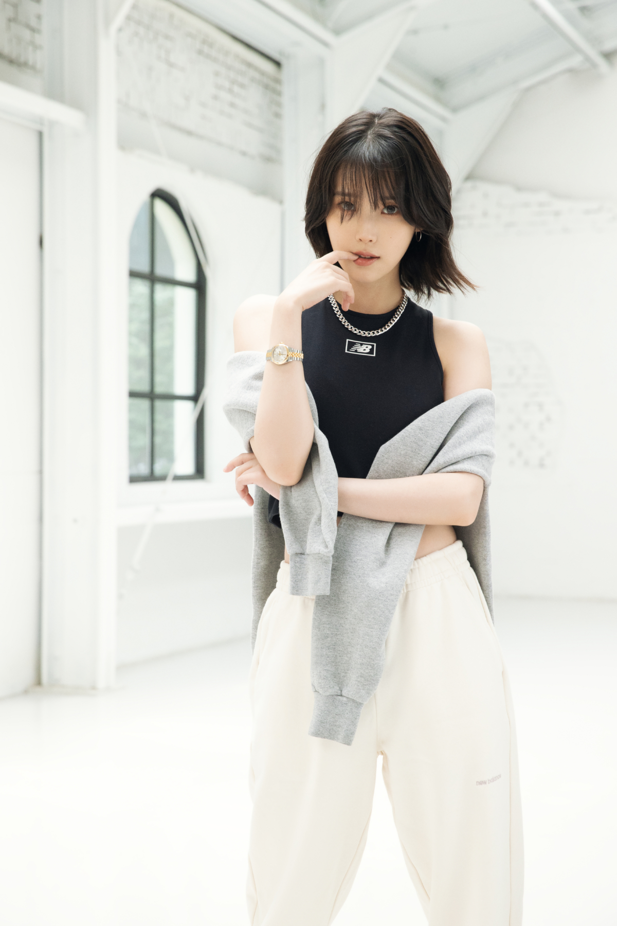 New Balance 亞太區形象大使 IU 化身甜酷女孩 率性展演冬日風格