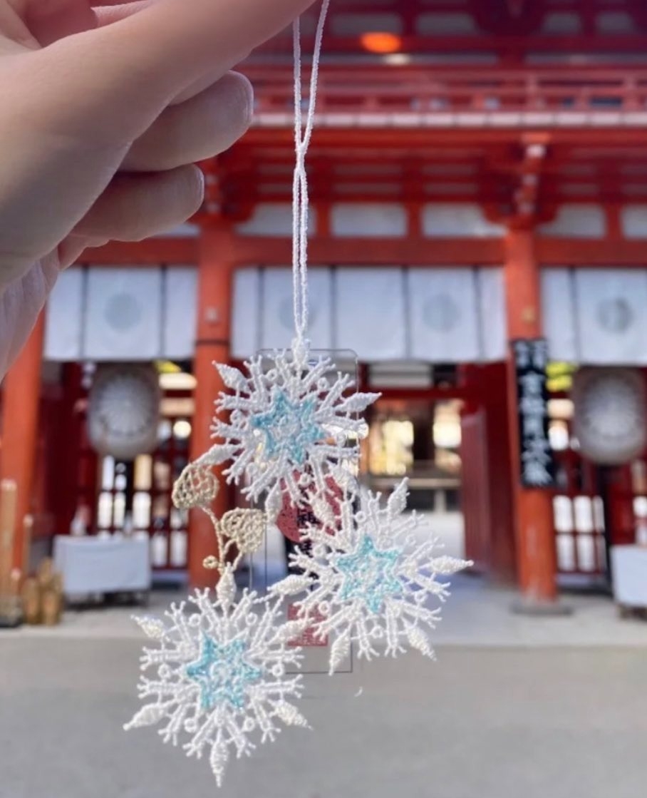 京都下鴨神社「雪花蕾絲護身符」大受歡迎