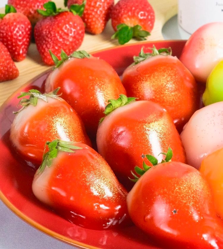 寶石草莓大福，外型神似一顆大草莓