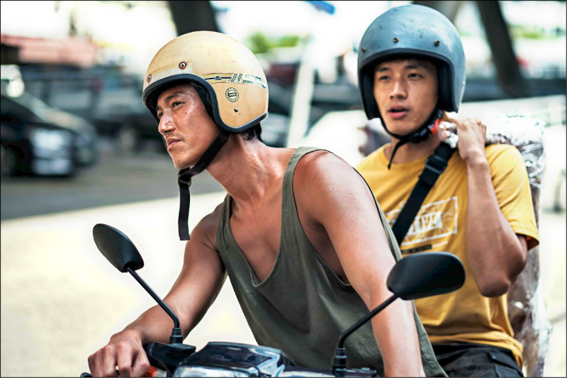 吳慷仁、陳澤耀在《富都青年》中飾演一對沒有公民身分證的困苦兄弟。