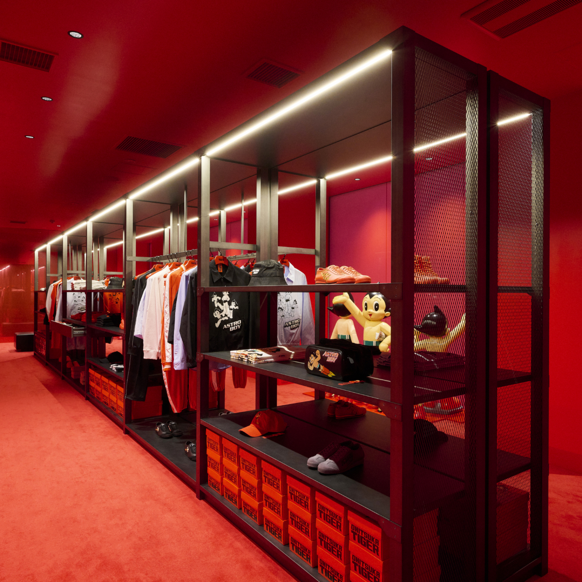 合作系列將於12月12日(二)在日本東京銀座快閃店及官方網站全球首賣