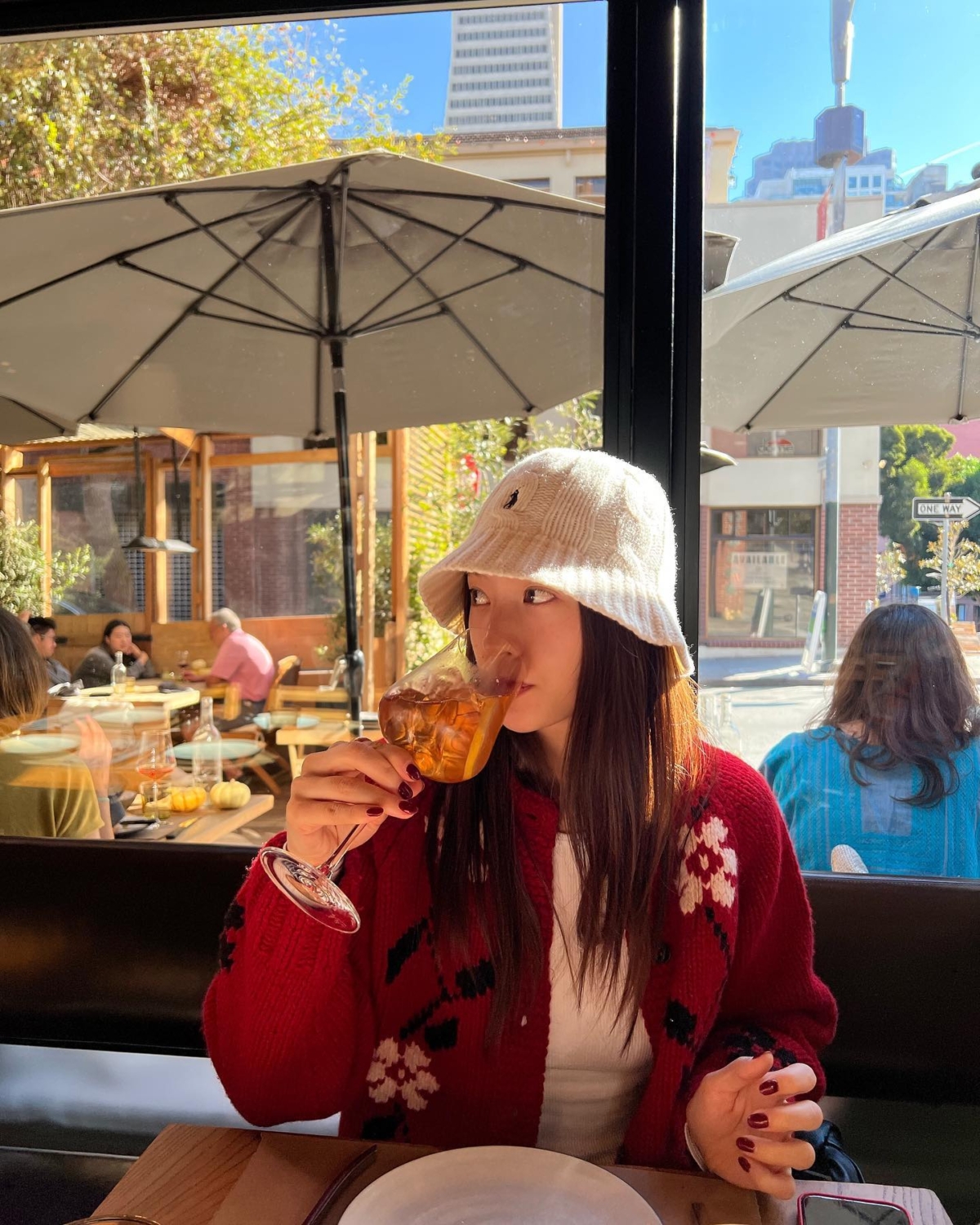 Krystal 鄭秀晶被稱為是韓星老錢風穿搭代表