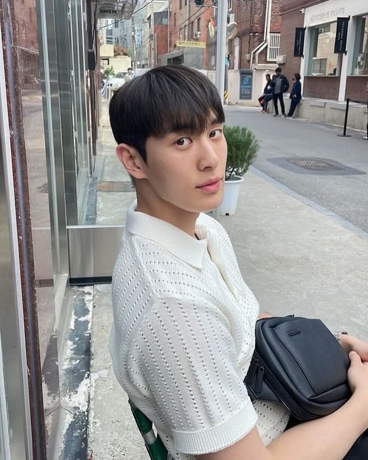 崔民又在節目中表示自己是「姐姐控」，喜歡年紀比自己大的女生