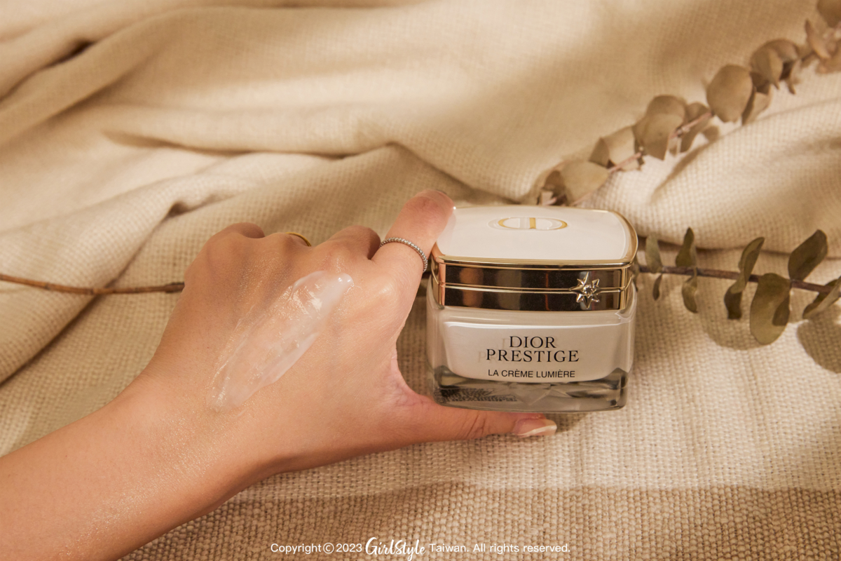 迪奧 精萃再生光燦淨白賦活乳霜50ML，NT$15,500