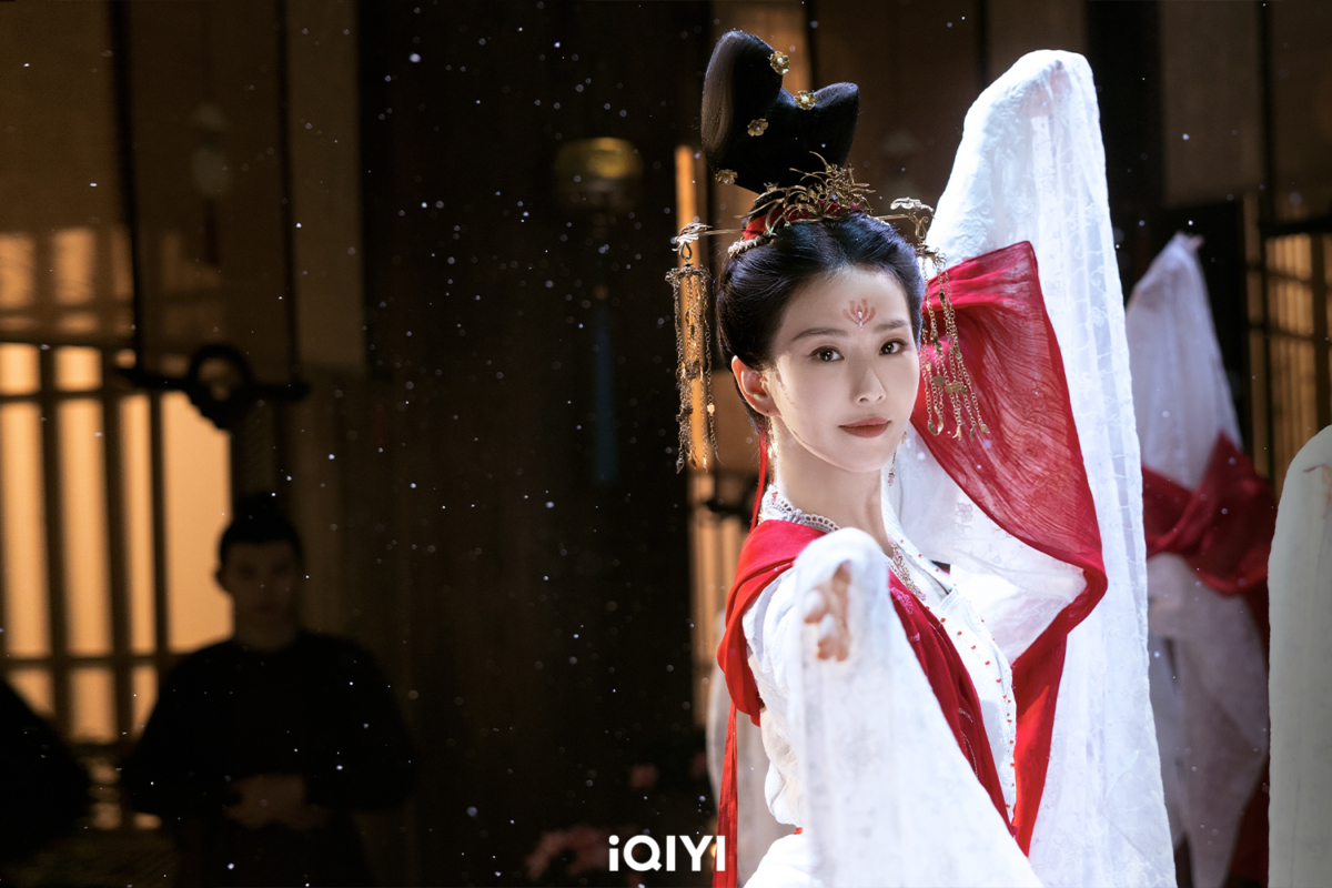 劉詩詩在《一念關山》曼妙舞姿讓觀眾想起《步步驚心》「若曦」的紅梅舞。