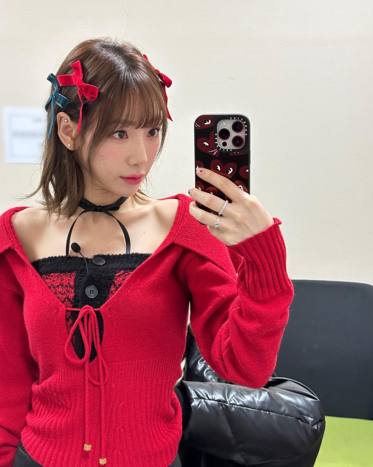 太妍的Y2K紅色針織造型