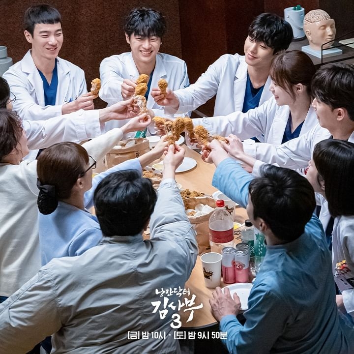 〈謝謝你成為回憶〉由演員+導演共同演唱