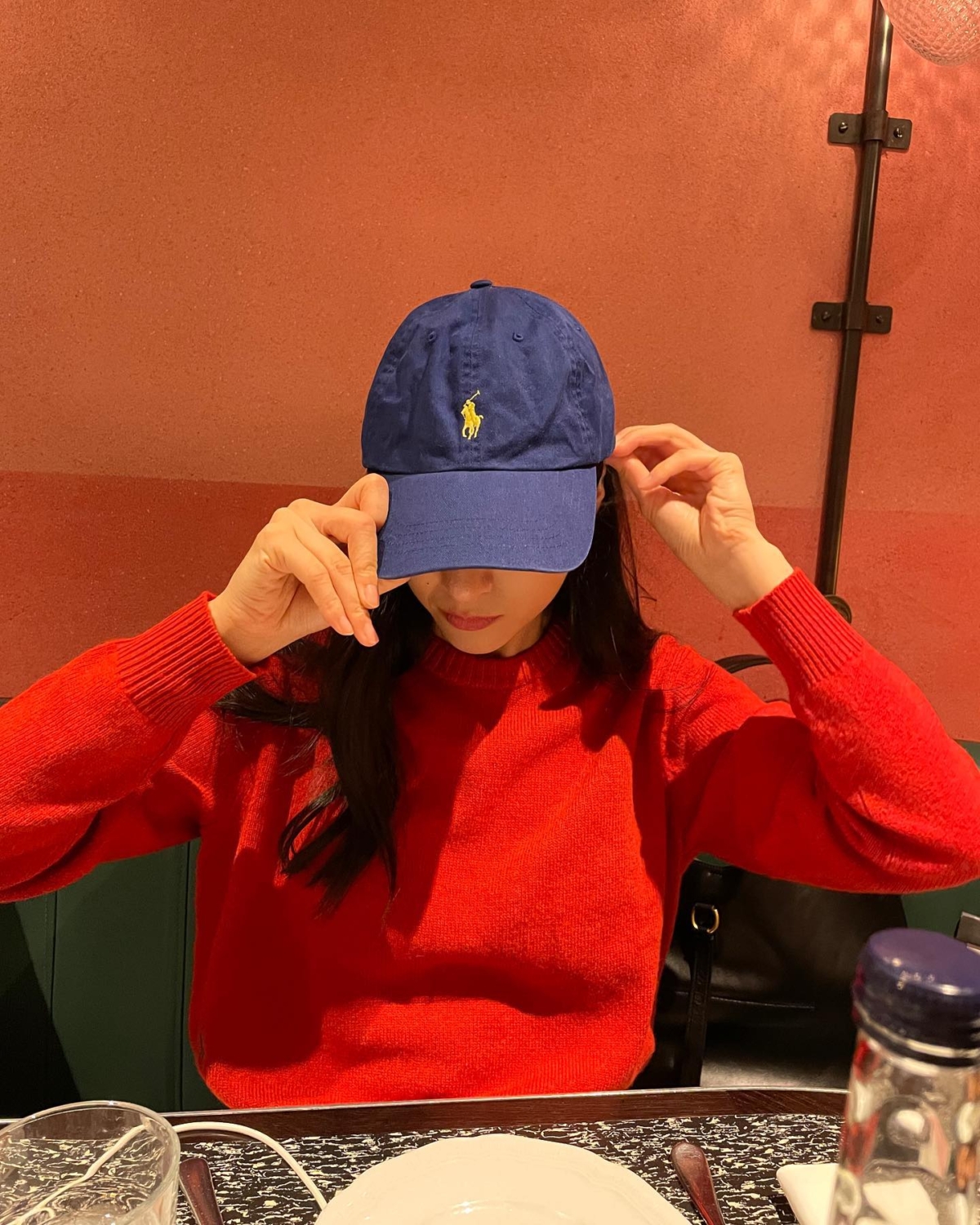 Krystal 鄭秀晶冬天紅色針織穿搭