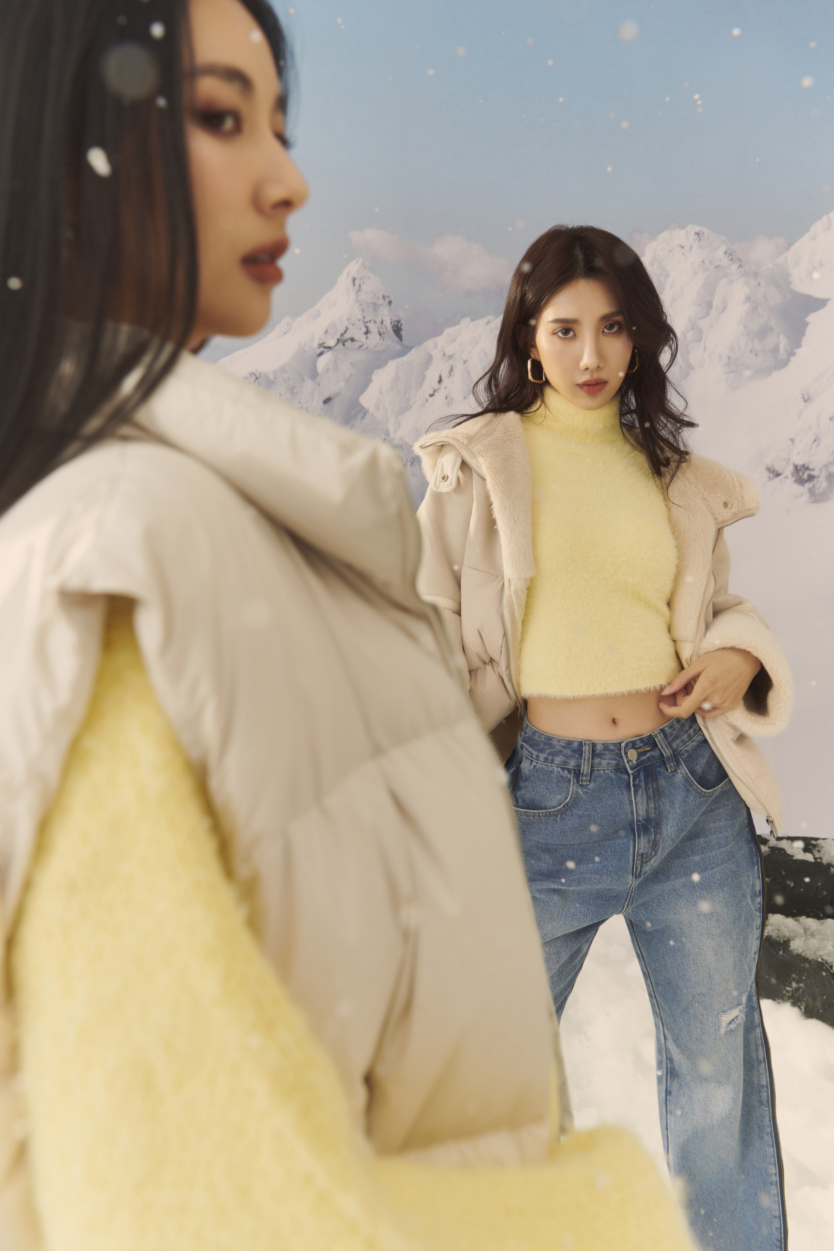 WAVE SHINE 輕量弧擺長版羽絨背心(罌粟紅、奶茶杏、靜謐黑)，活動價NT$2,757