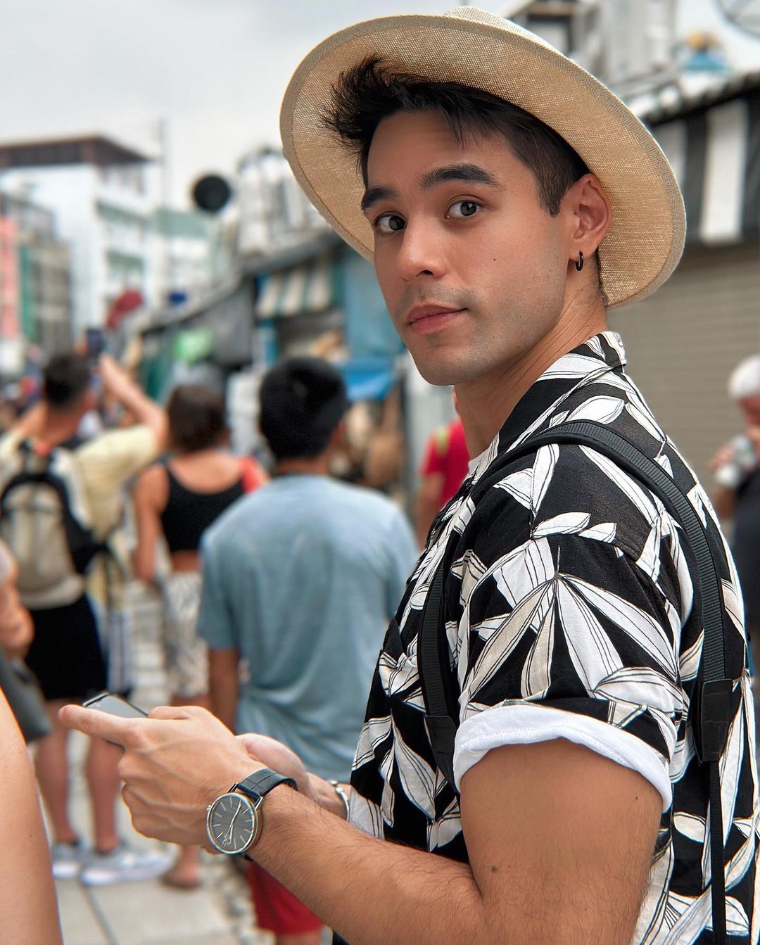 戴凱文旅遊照帥氣可愛。