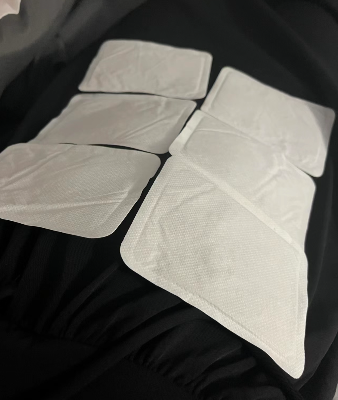 暖暖包應該要放在「腰部兩側」