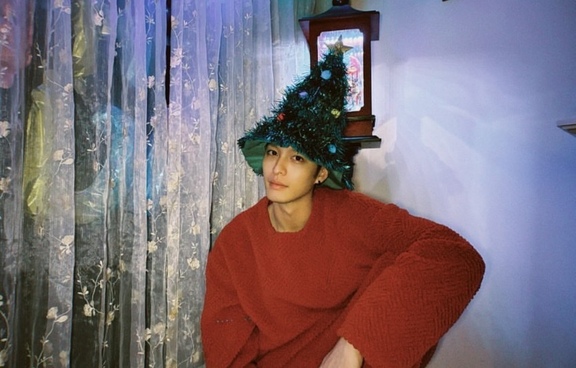 曹佑寧與女友王淨穿上同款聖誕衣