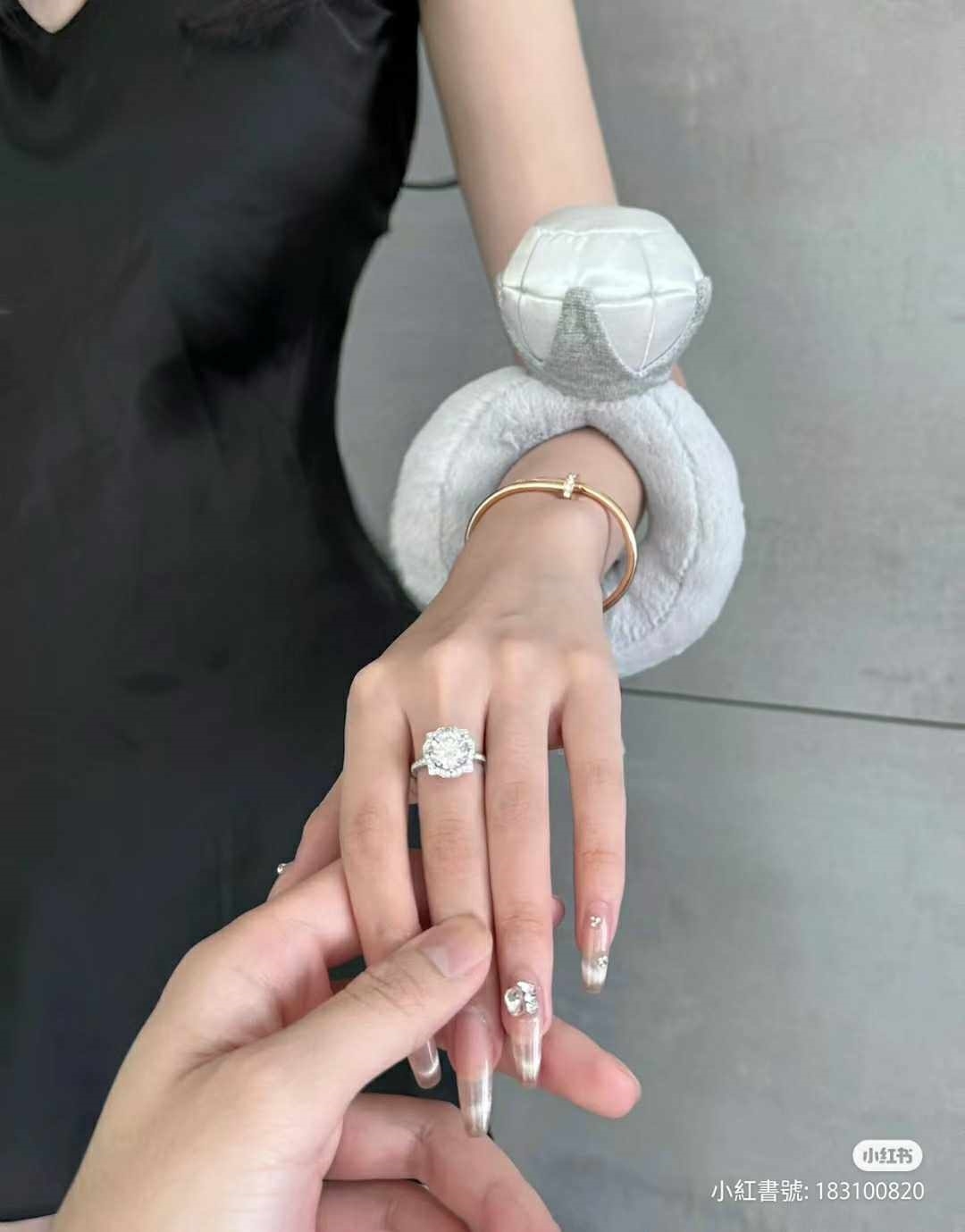 Jellycat鑽戒娃娃與Harry Winston鑽戒的結合