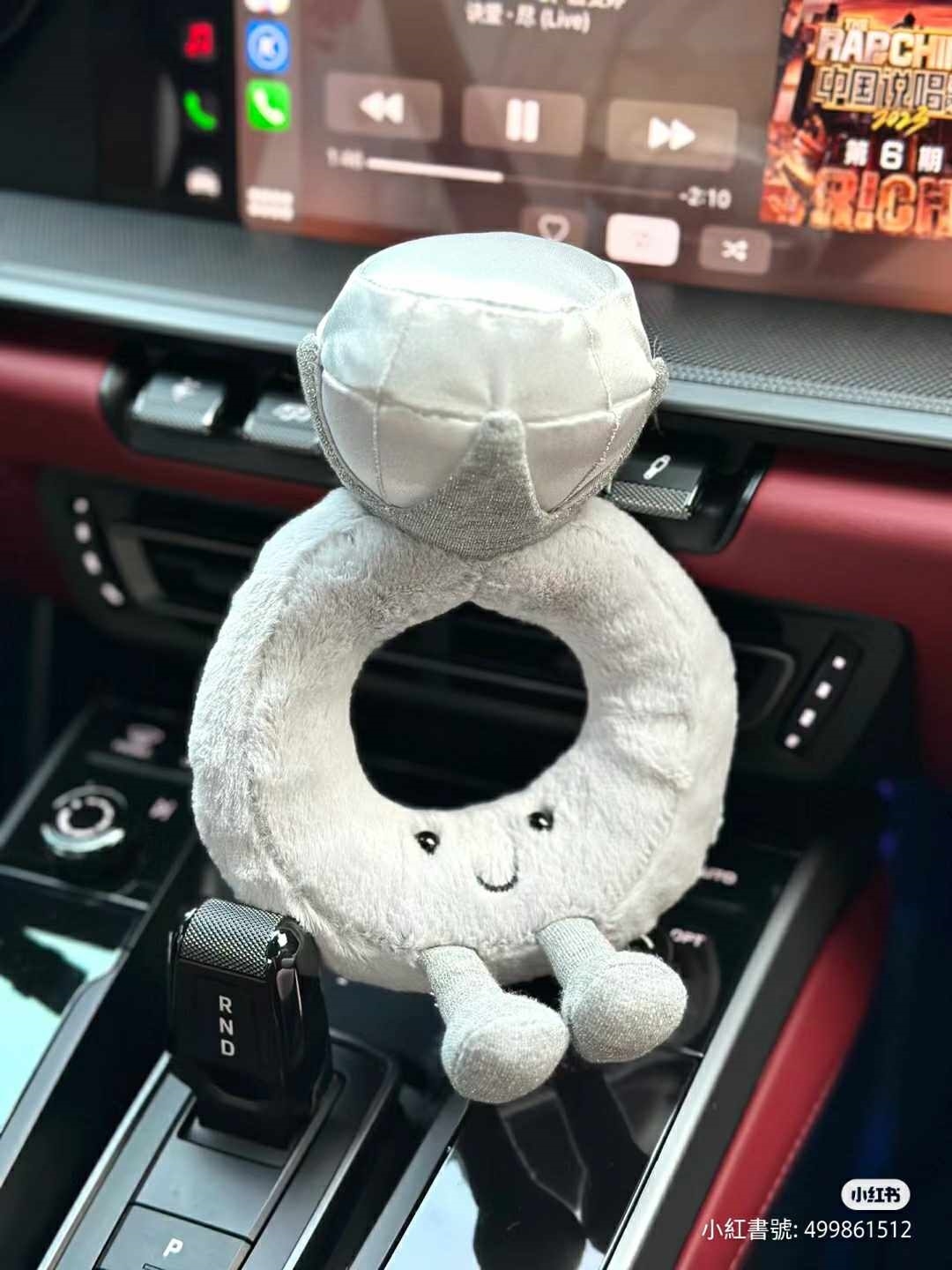 Jellycat鑽戒娃娃可以訂做，會在袋子上附上專屬姓名