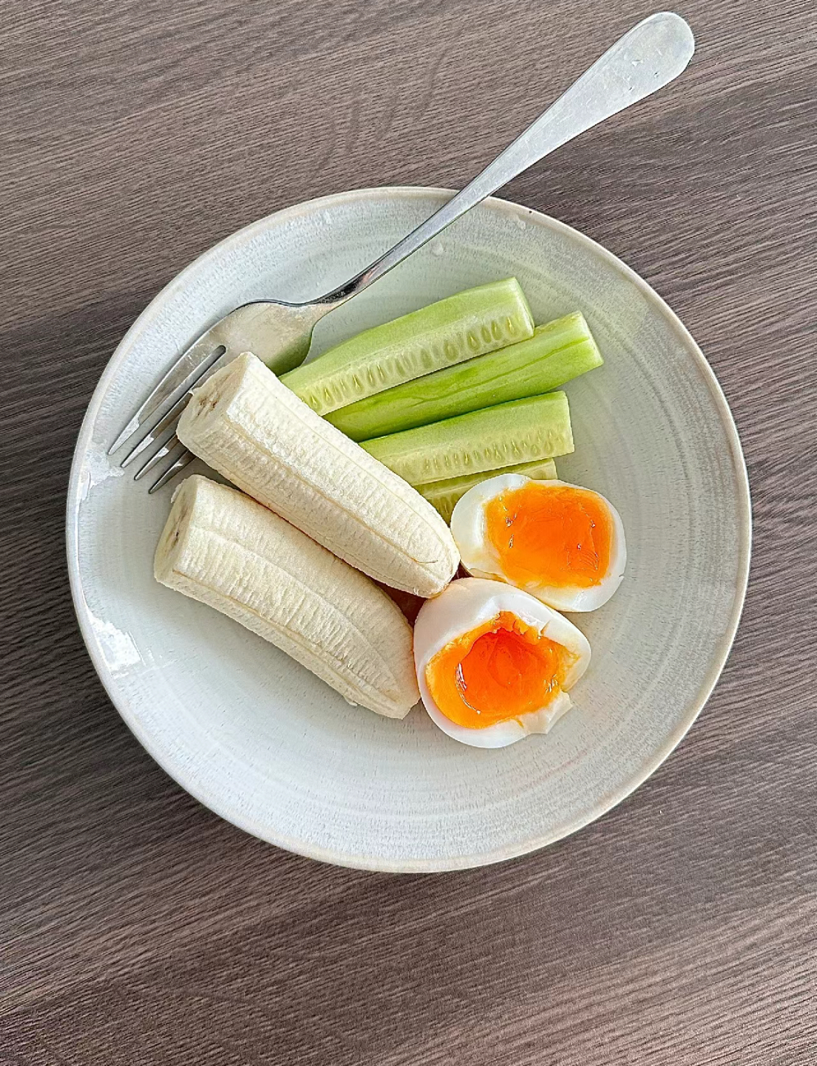 冬天解便秘第二招：餐前來根香蕉