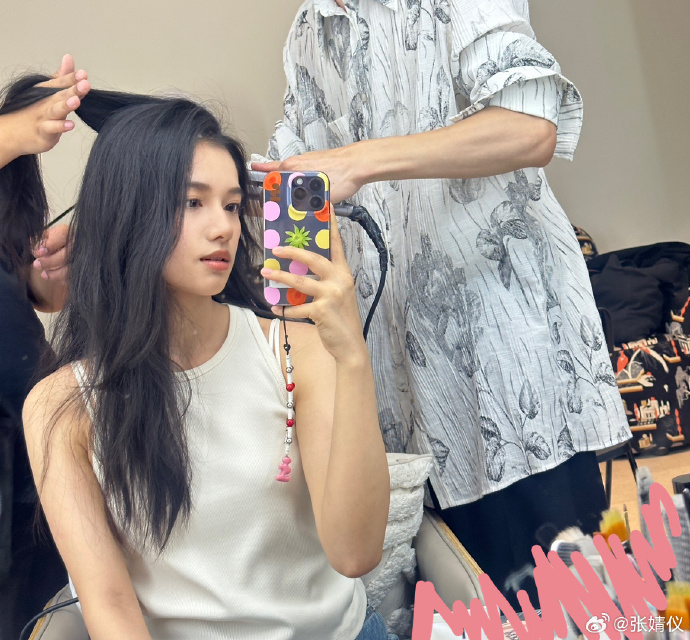 張婧儀2021出演以中華民國初年為背景的偶像言情劇《一見傾心》