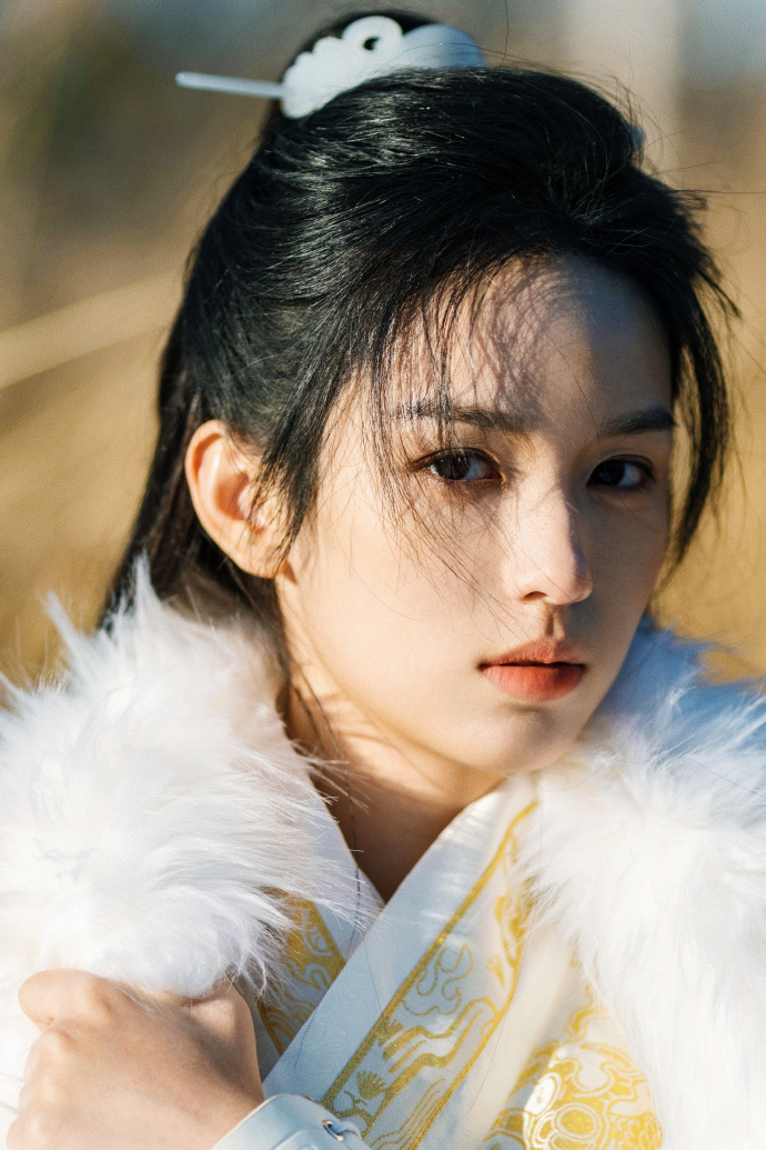 周也男裝照一夕在陸劇觀眾圈爆紅