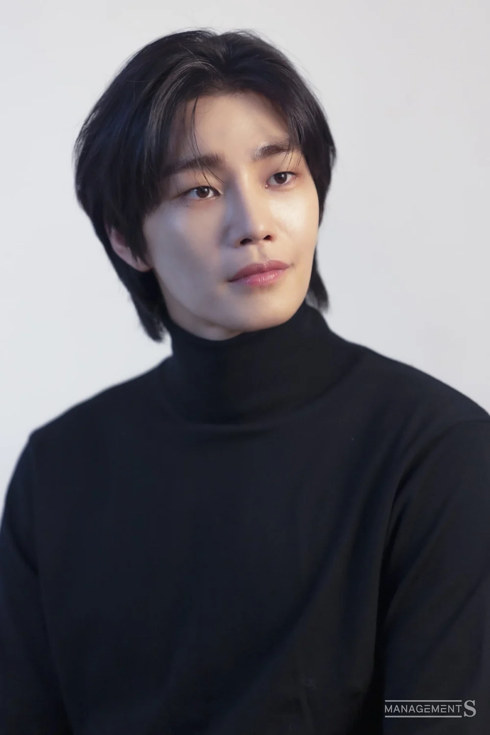 金宰永飾演警察署強力2組的刑警「韓多溫」