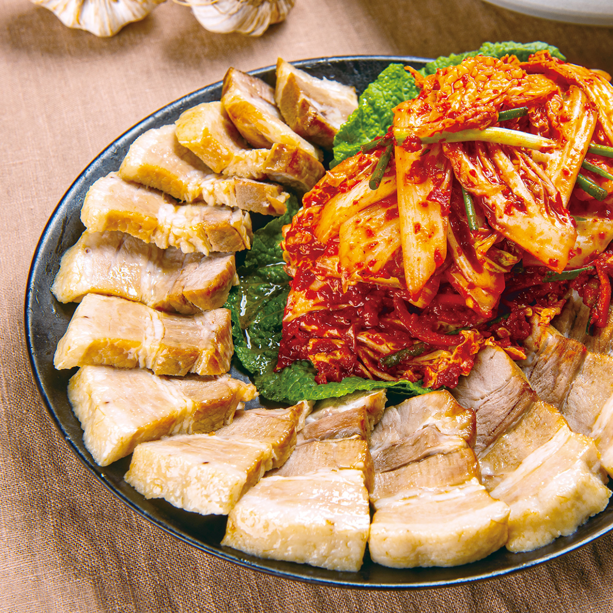 「江陵阿嬤」韓國推出經典名菜「菜包肉」,讓人看了口水直流!