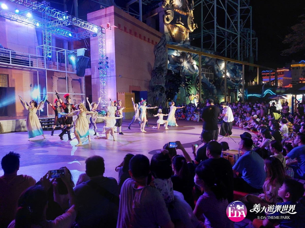 義大遊樂世界推出不插電演唱、熱情表演…，超豐富夜晚讓你等煙火不無聊！