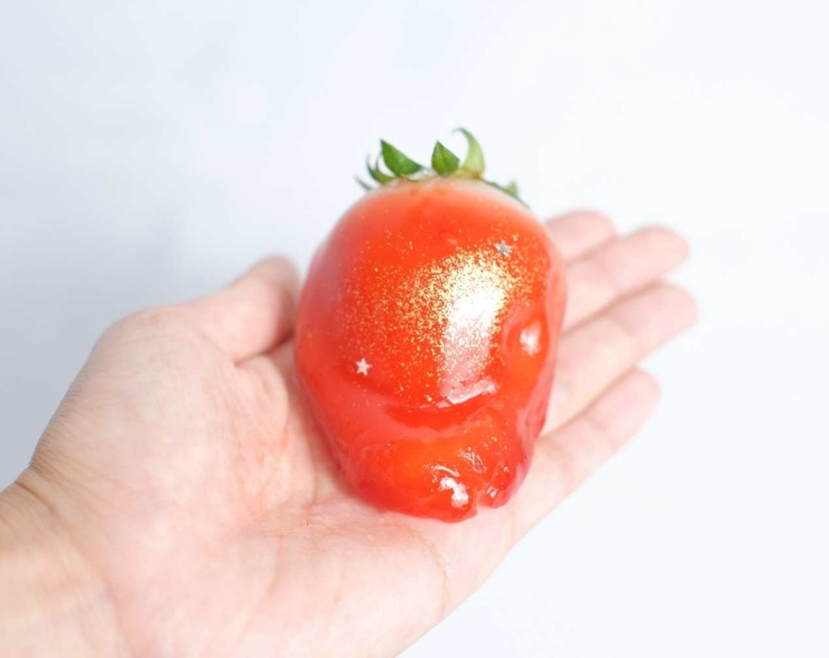 紅寶石草莓大福捧在手上份量超足