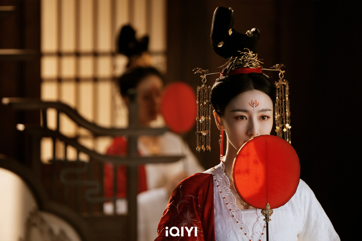 演員葉青以《步步驚心》「玉檀」成名，與劉詩詩再度華麗共演令劇迷相當興奮。