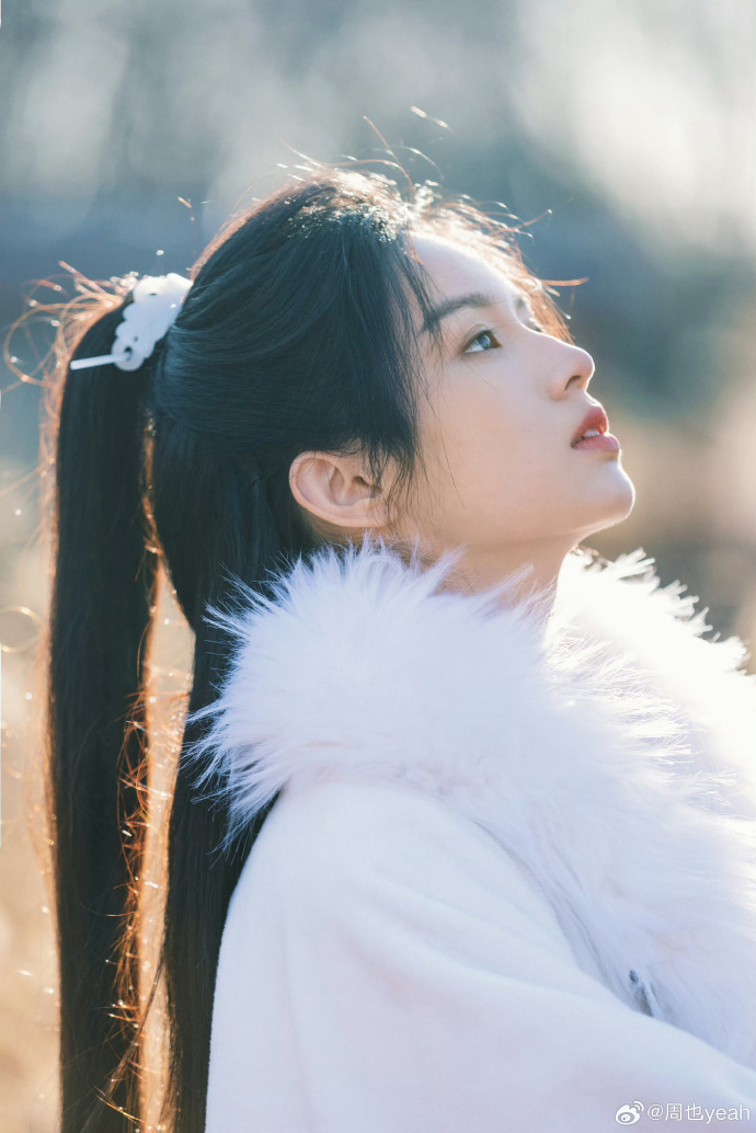 周也在《護心》中飾演「雁回」