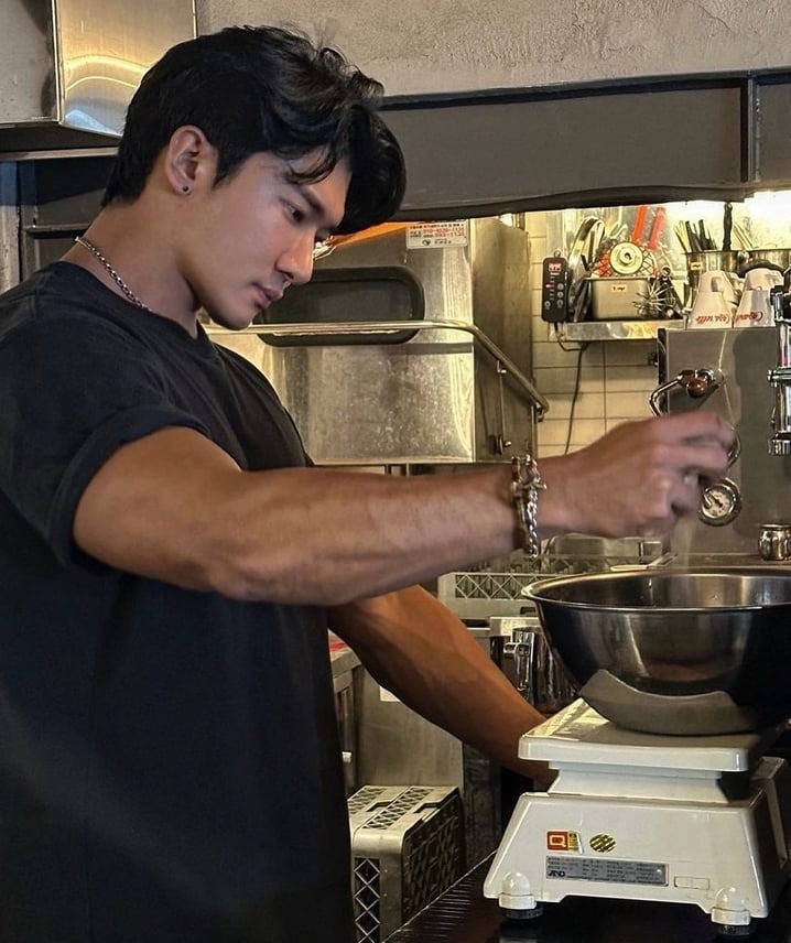 31歲的李鎮錫是咖啡店的老闆