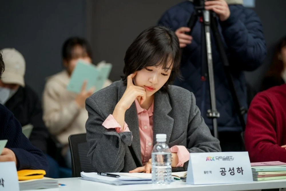 孔成夏飾演婦產科麻醉醫生「李洪蘭」