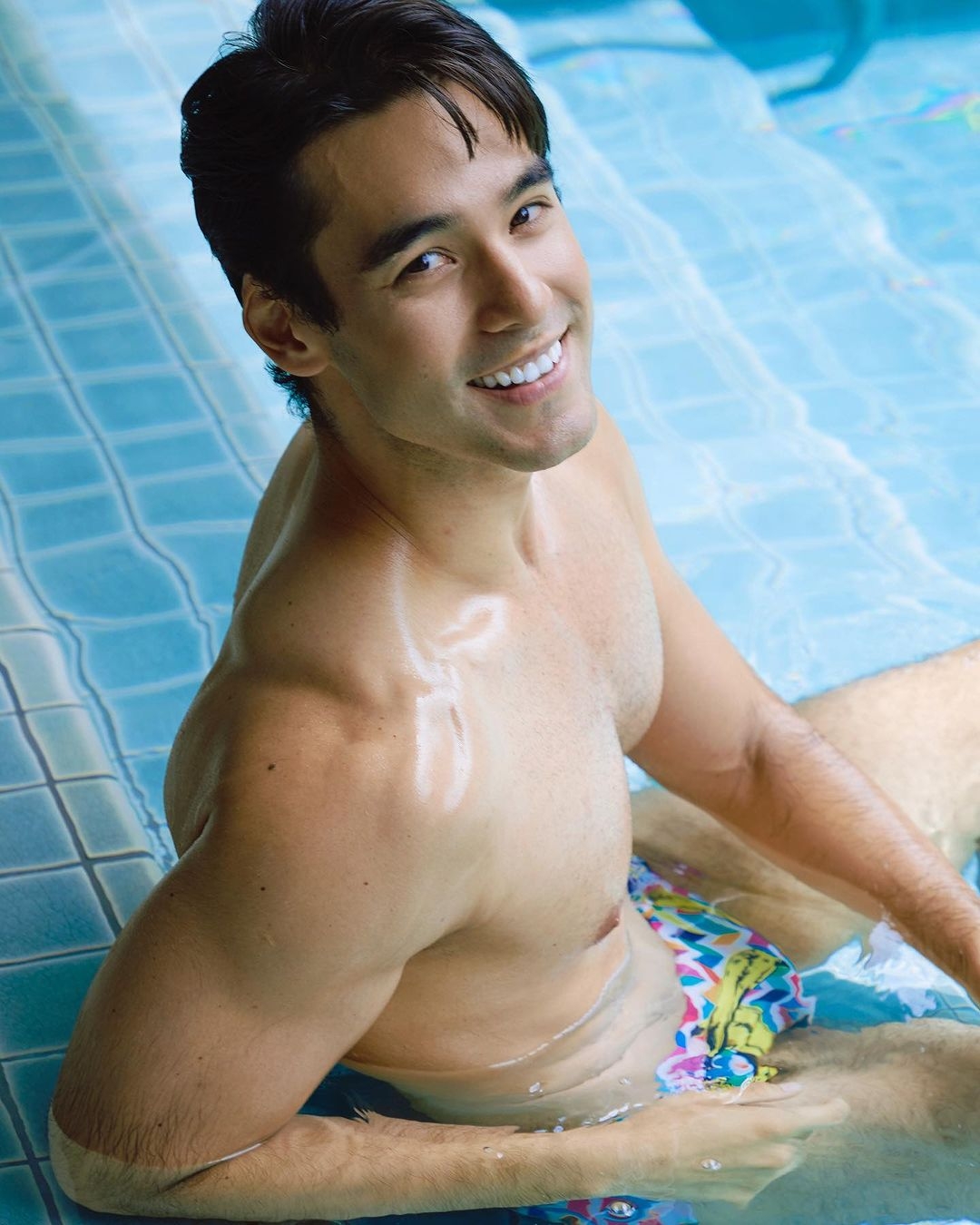 戴凱文擁有陽光微笑和性感身材。