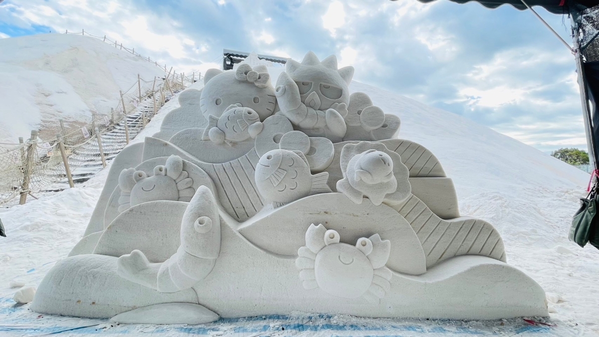 鹽雕作品以七股鹽田、黑面琵鷺、鯨豚等為主題