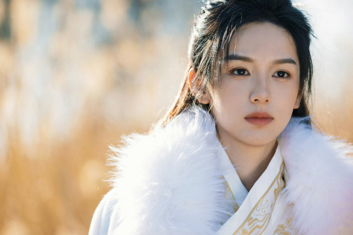 周也在電影《少年的你》中飾演「魏萊」而受到廣泛關注