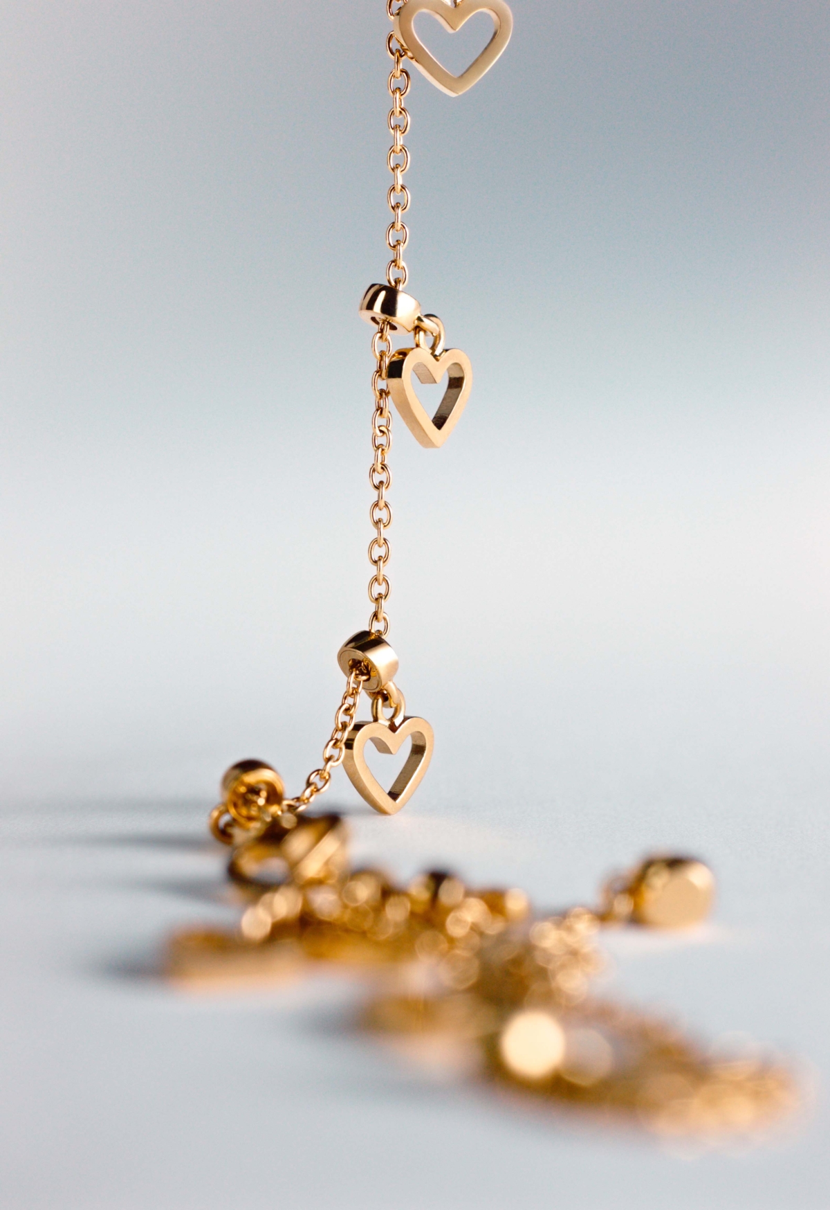 活動期間選購三件DW「CHARMS密語系列」墜飾，即可獲贈兩件墜飾