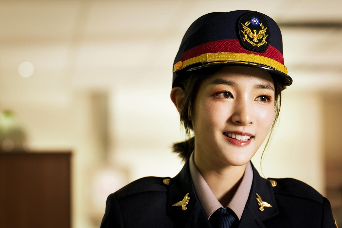 《關於我和鬼變成家人的那件事》女警「林子晴」顏值超亮眼。