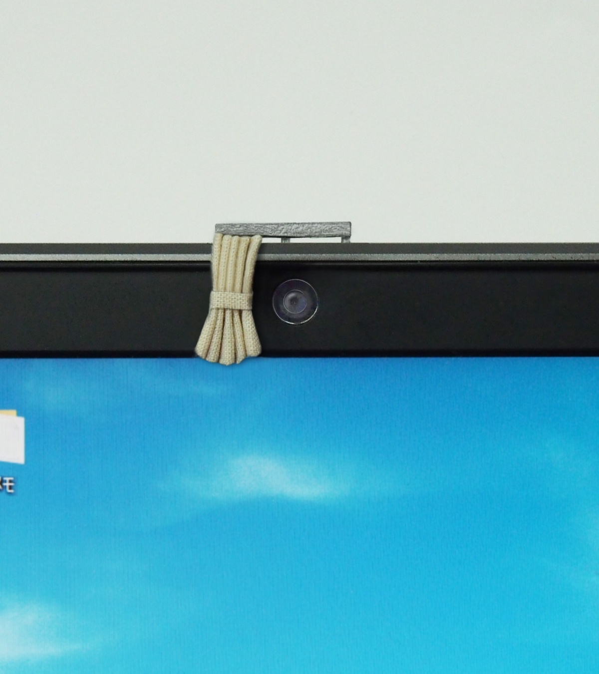 「鏡頭小窗簾」想用時可以隨時拉開，又可以拉上