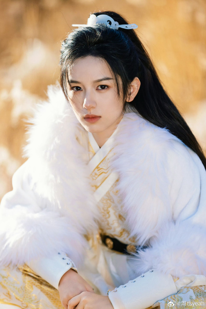 周也完美地詮釋了一個溫文爾雅的君子仙俠形象