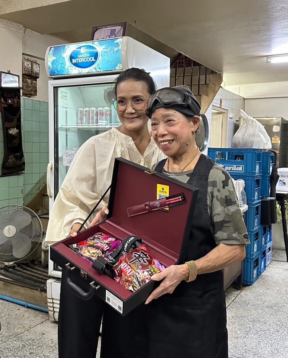 Lisa媽媽也一起吃飯