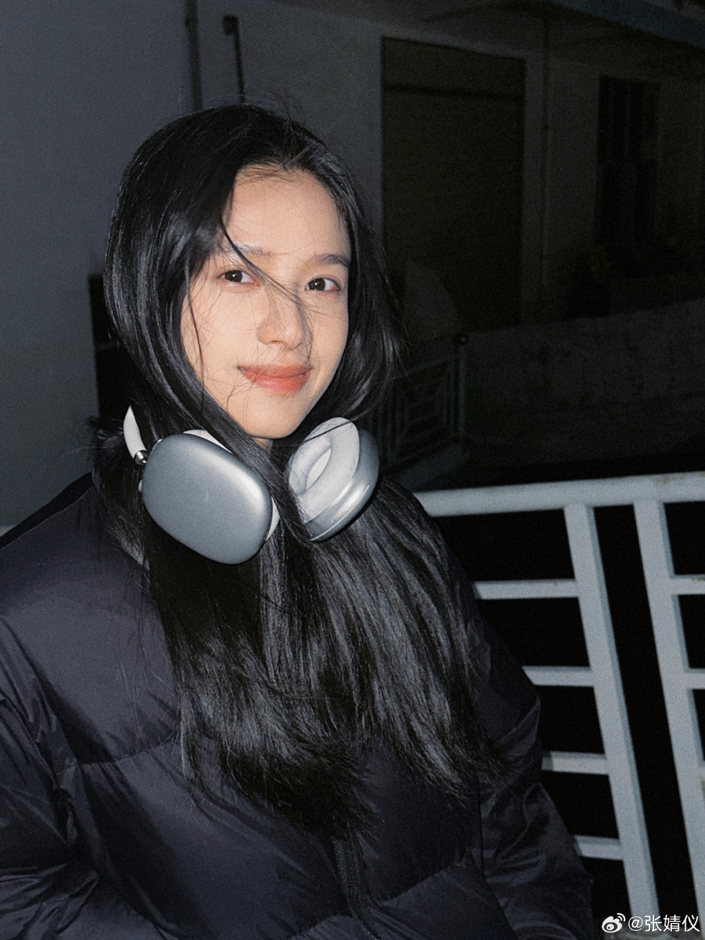 張婧儀冬季可愛自拍照