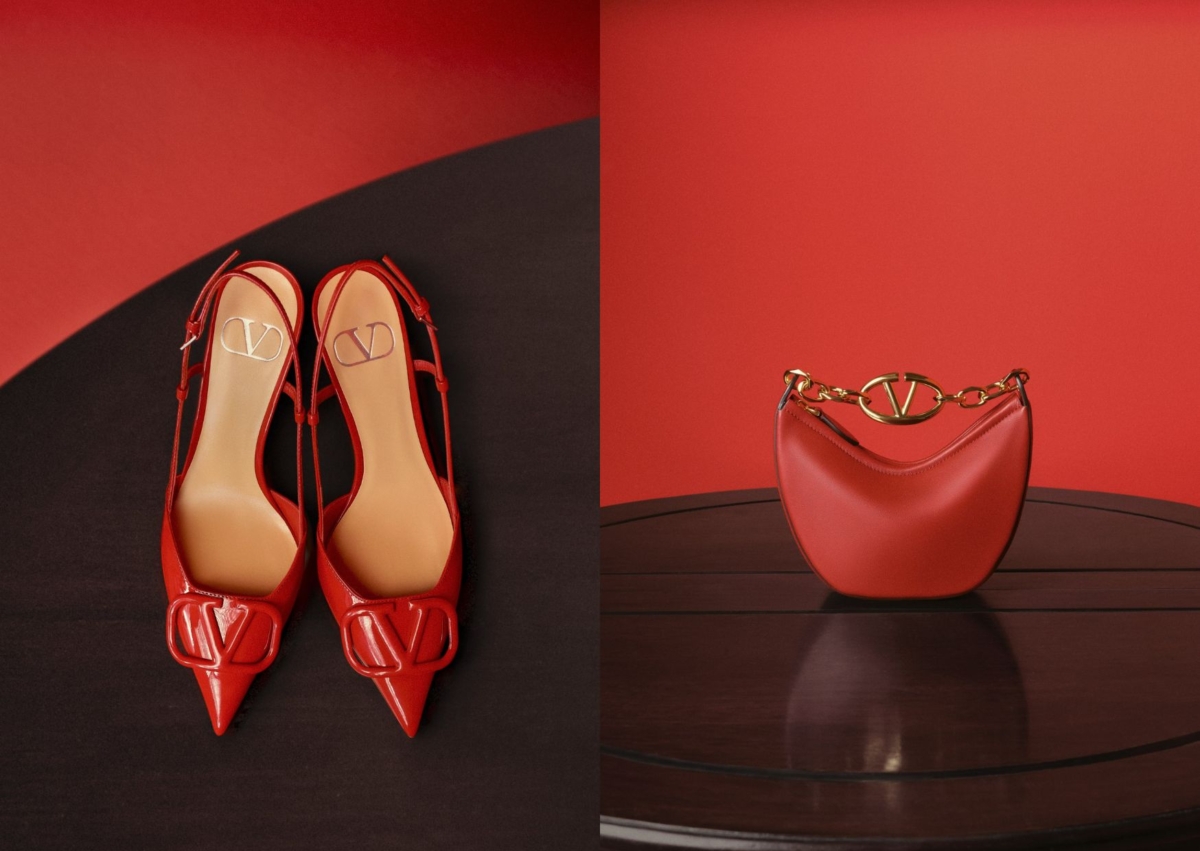 Valentino VLogo e高跟鞋,NT$ 39,800;Valentino Garavani 迷你 VLogo Hobo包,NT$ 82,000