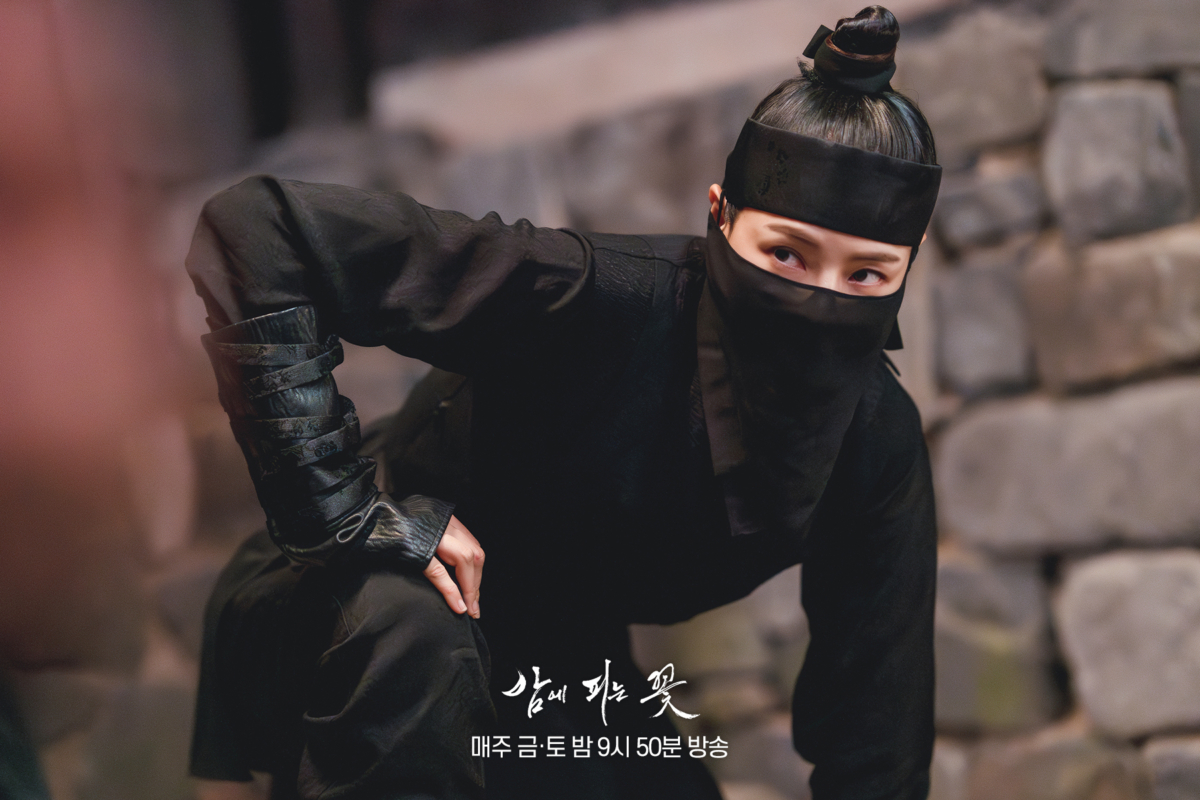 《夜晚盛開的花》必看亮點1女主雙重身份的古裝劇情超有趣