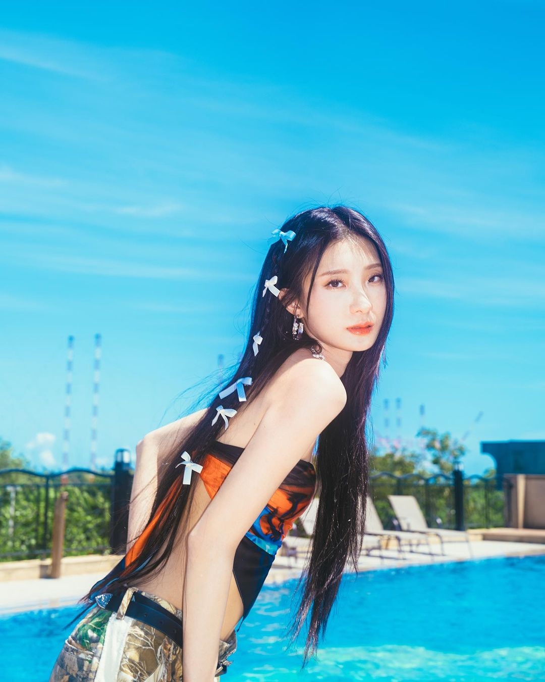 陳華人美歌甜,發行首張專輯就擊出漂亮成績。